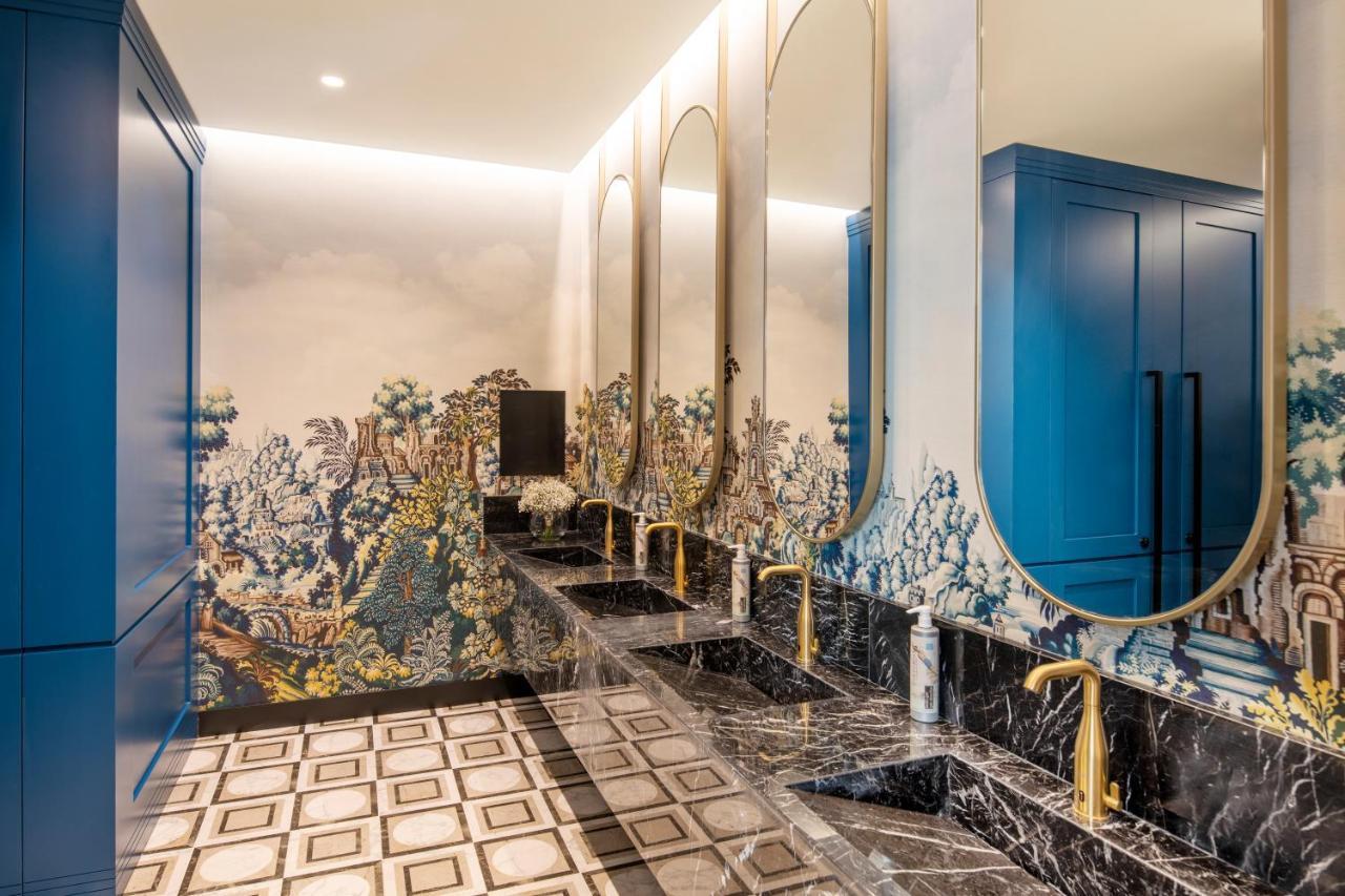 Renaissance Porto Lapa Hotel Luaran gambar The bathroom of the 1001 Suite