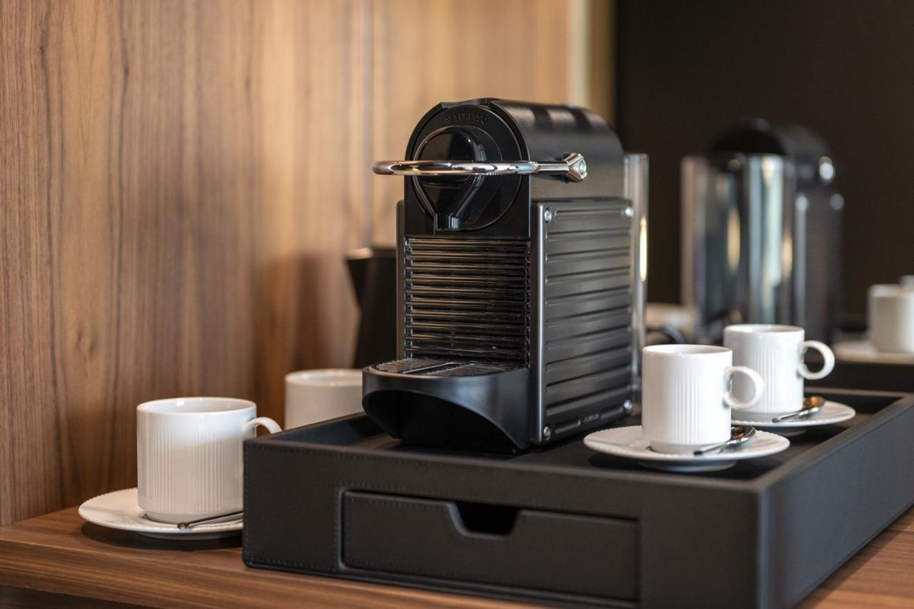 Renaissance Porto Lapa Hotel Luaran gambar A Nespresso coffee machine
