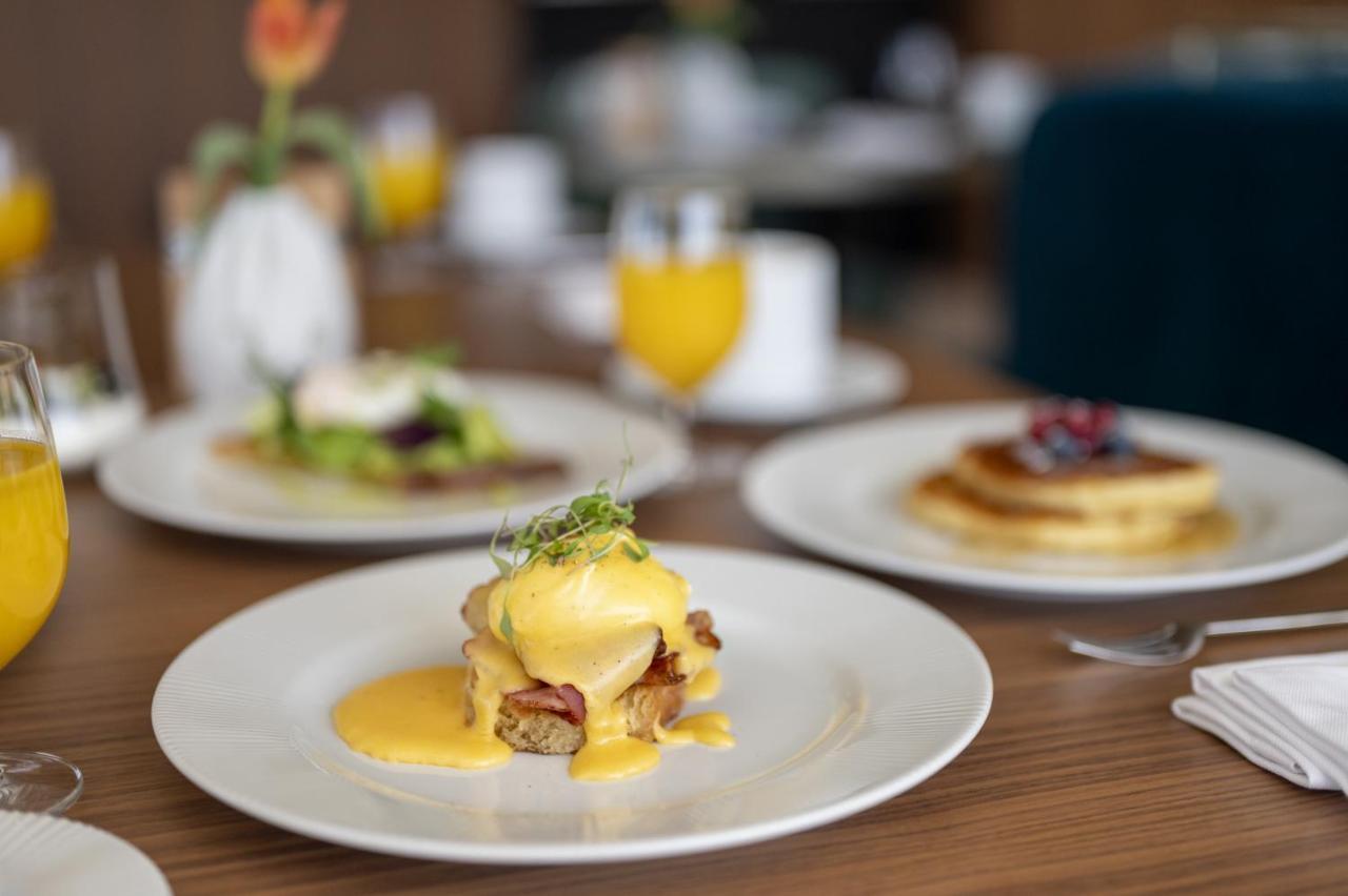Renaissance Porto Lapa Hotel Luaran gambar Eggs Benedict
