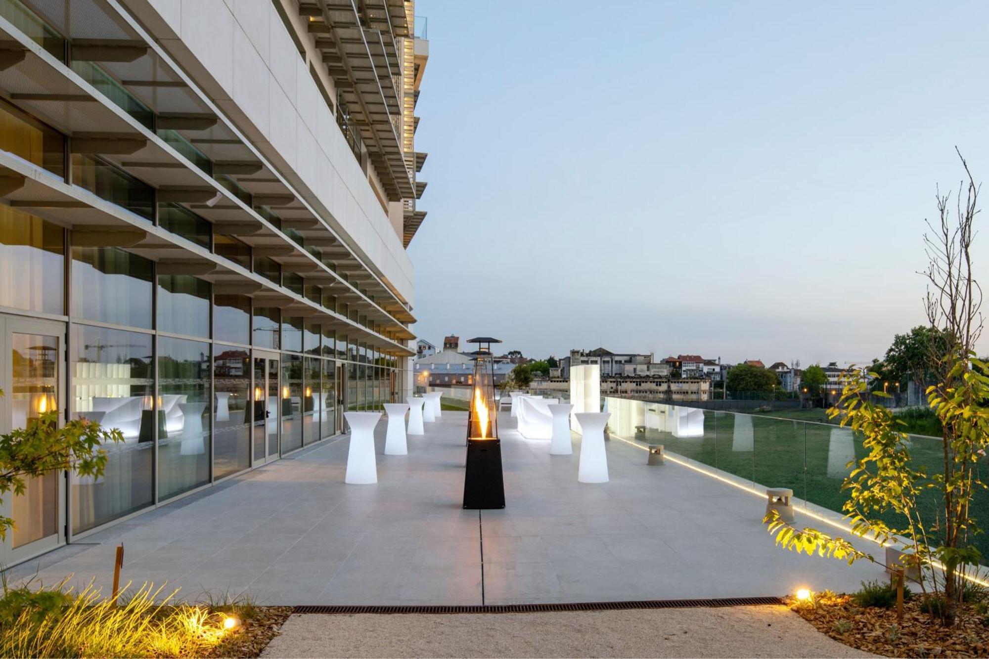 Renaissance Porto Lapa Hotel Luaran gambar The Sky Bar