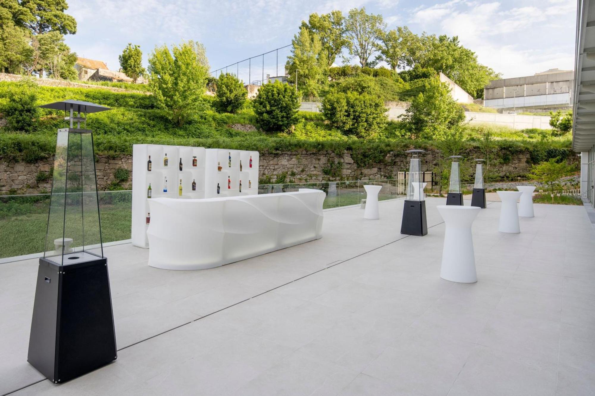 Renaissance Porto Lapa Hotel Luaran gambar The terrace of the museum
