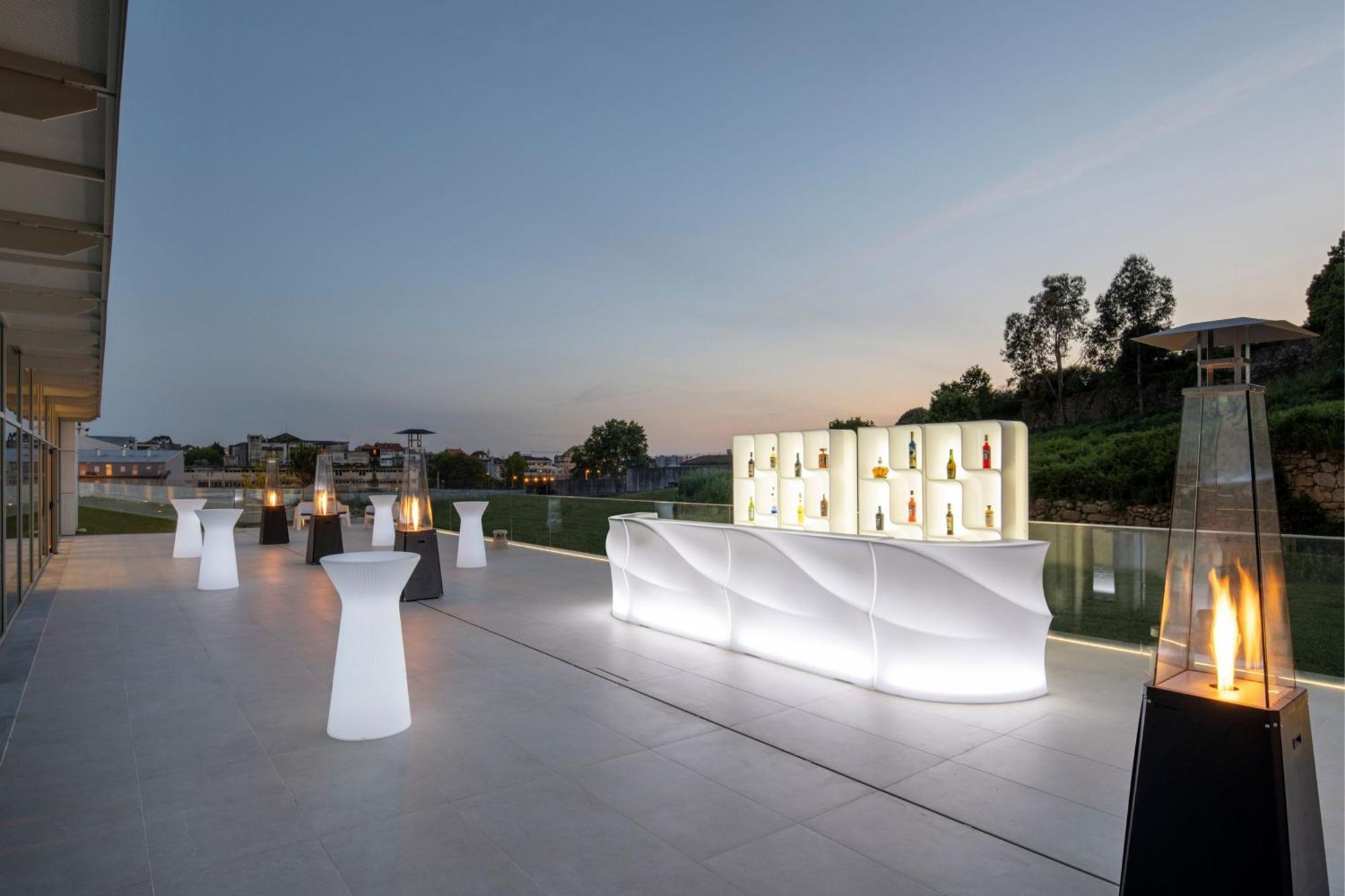 Renaissance Porto Lapa Hotel Luaran gambar Skyline Bar