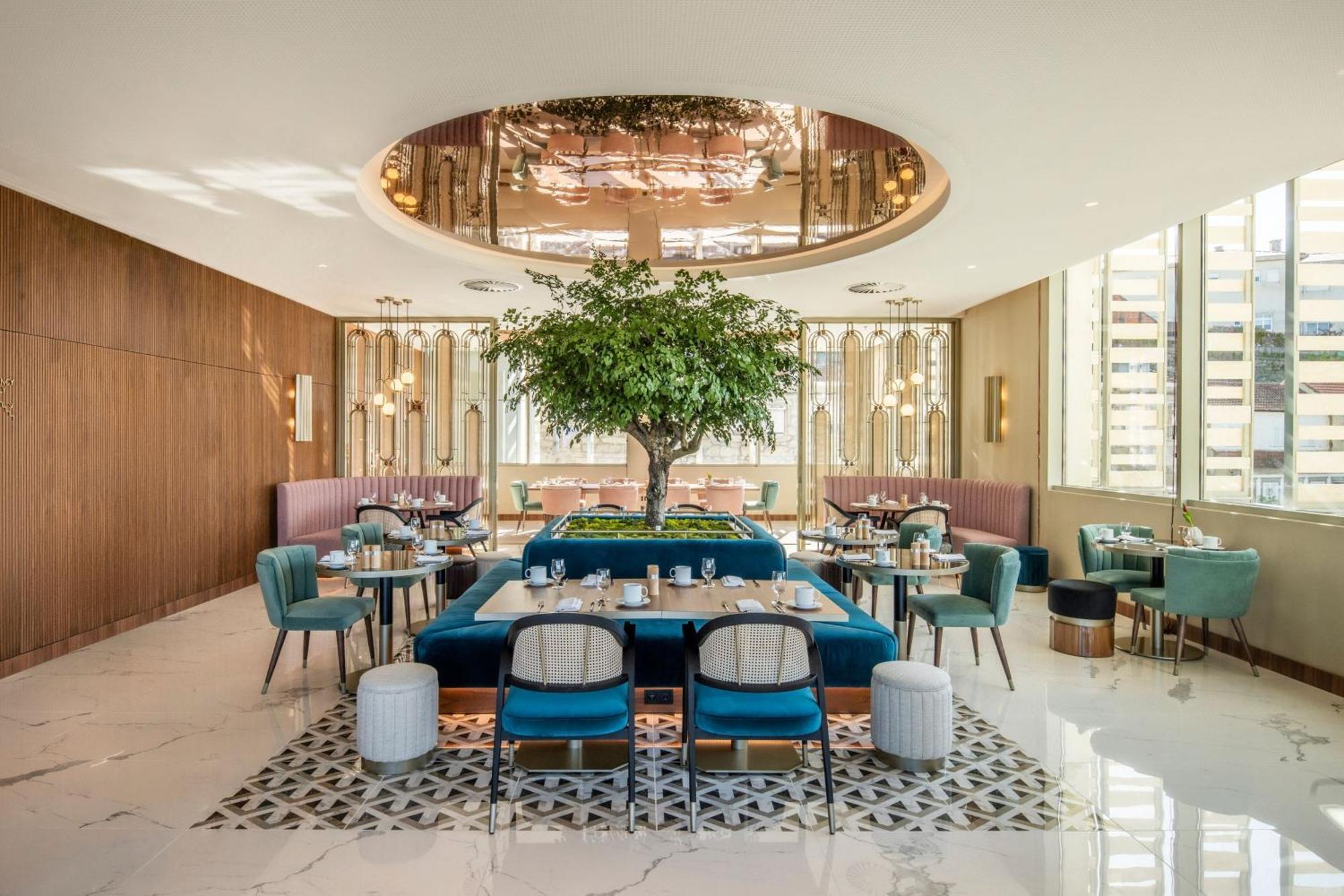 Renaissance Porto Lapa Hotel Luaran gambar The restaurant
